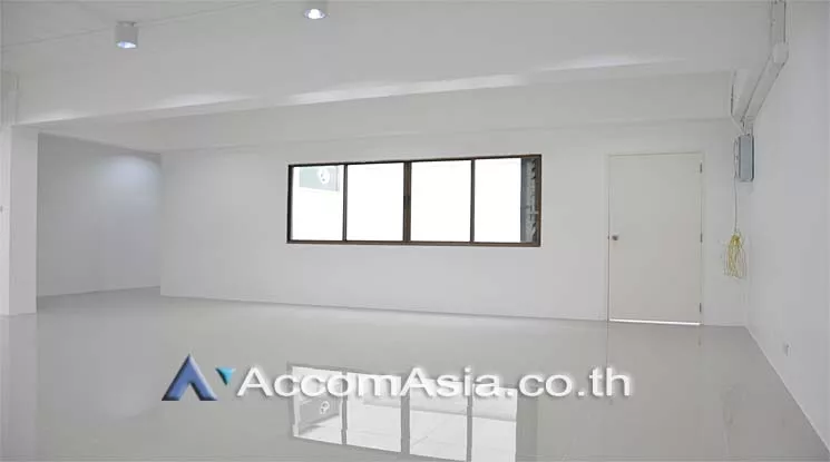 unit Office space For Rent in Sukhumvit, Bangkok  near BTS Phra khanong (AA14001)